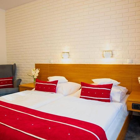 Motel 2000 Stęszew Eksteriør billede